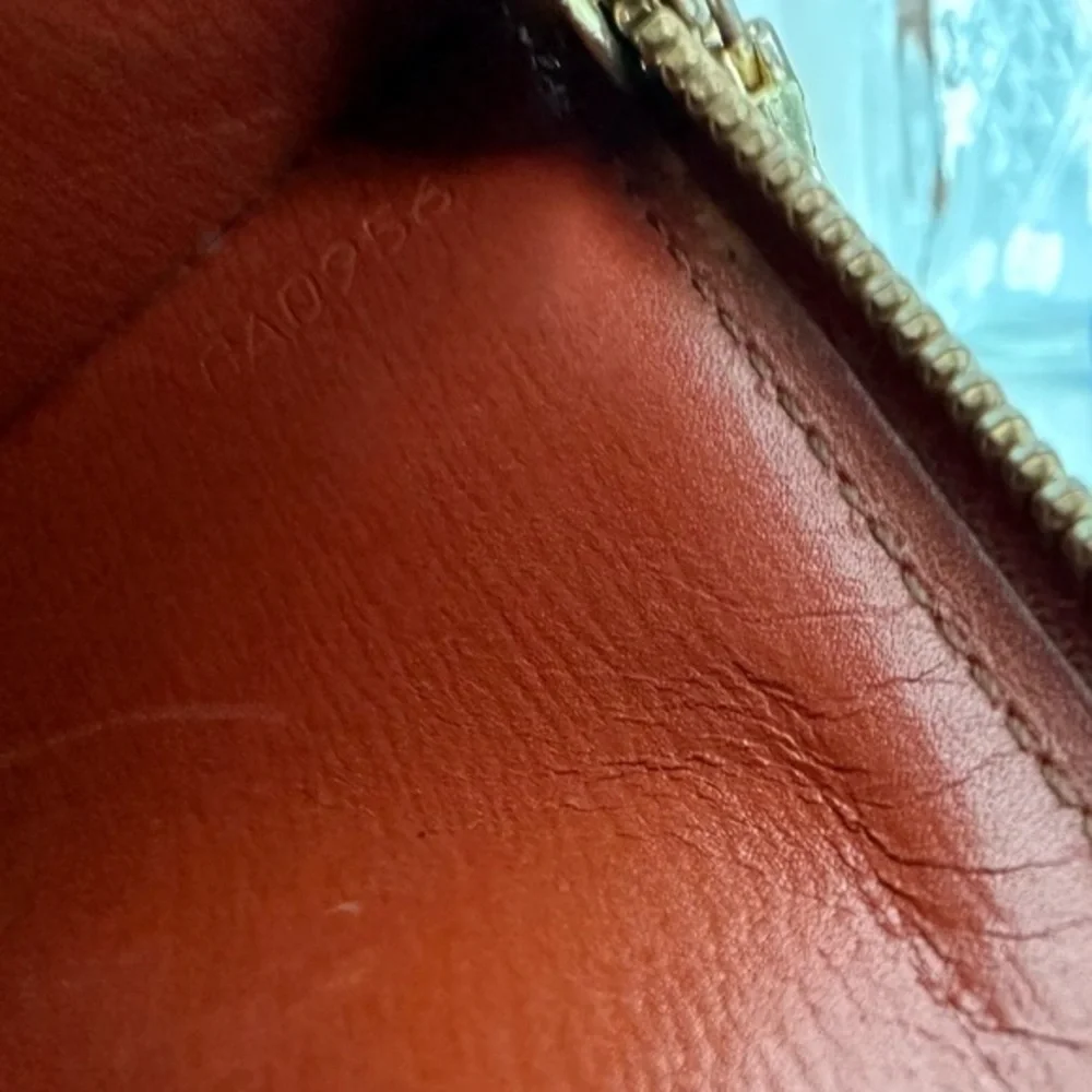 Authentic Louis Vuitton Vintage Epi Leather Sarah wallet